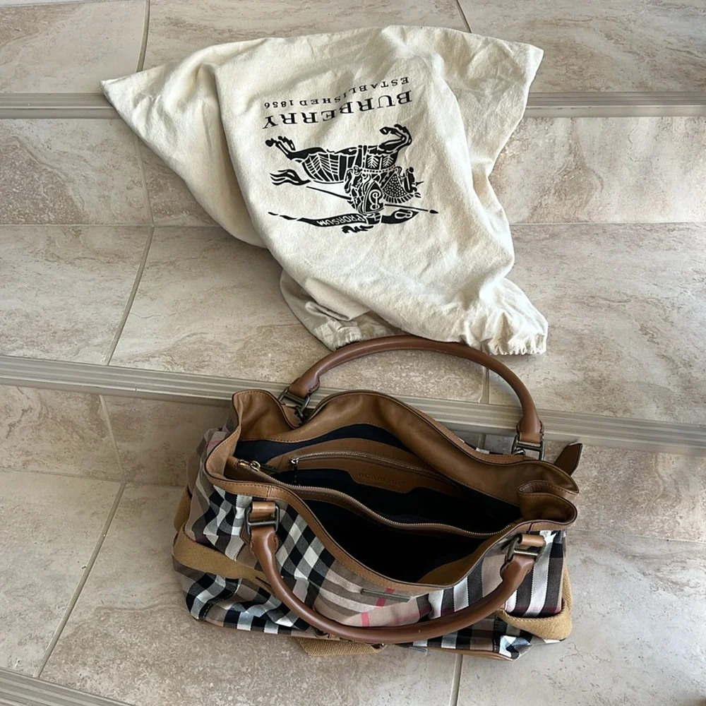 Burberry Brecon House Check Tote Bag - Picture 3 of 16
